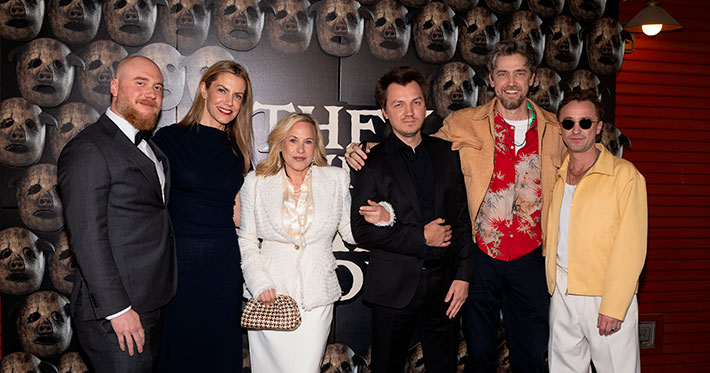 “Andy en bata de seda y Bárbara en mameluco”